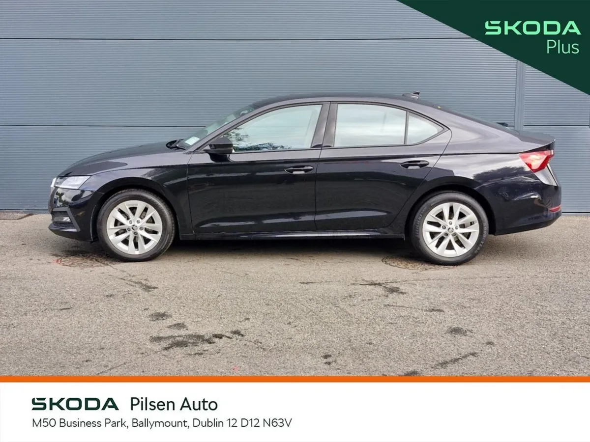 Skoda Octavia Saloon, Petrol, 2024, Black