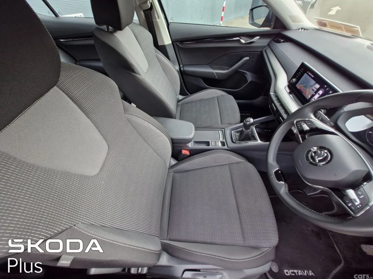 Skoda Octavia Saloon, Petrol, 2024, Black