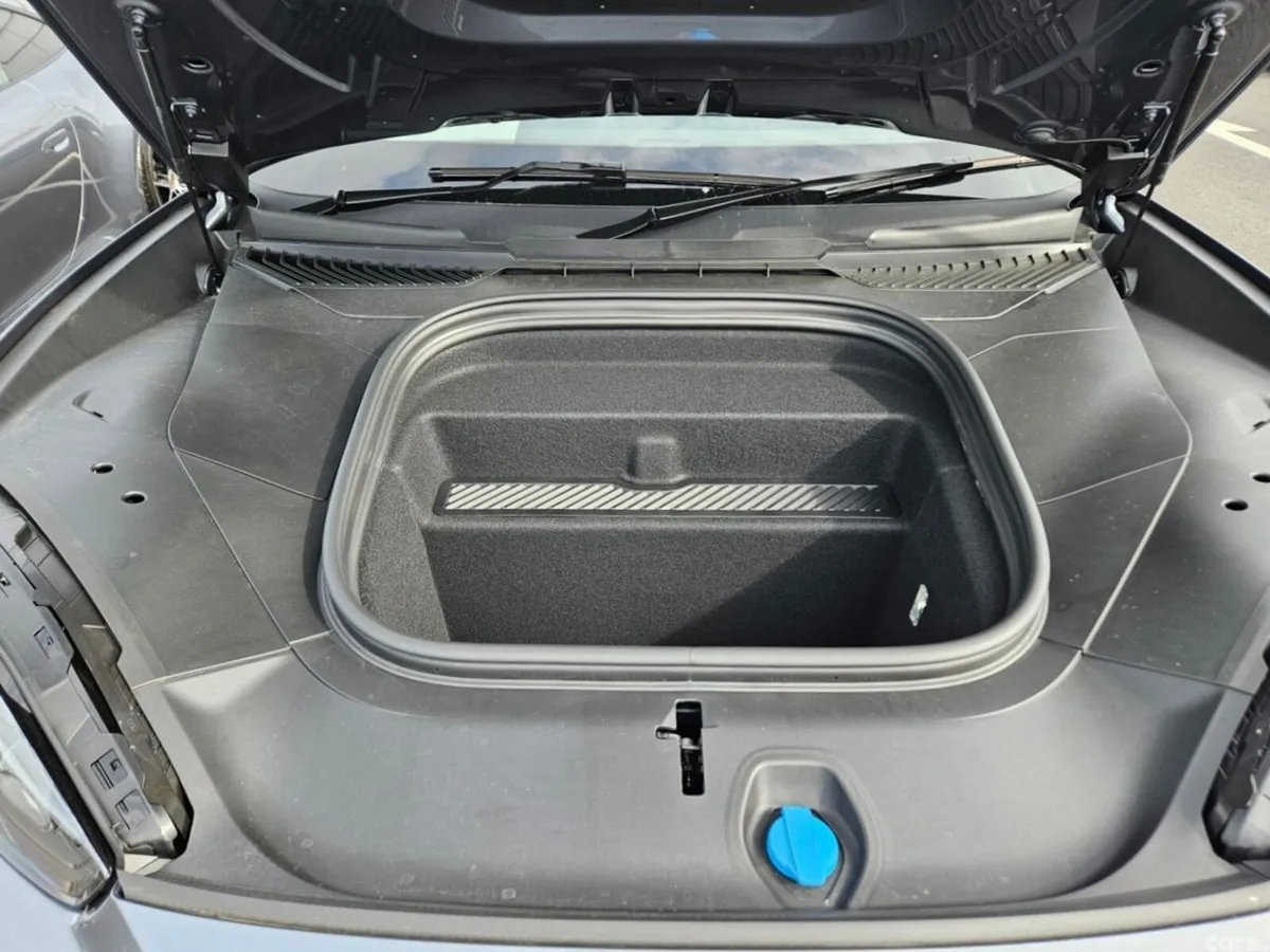 Porsche Cayenne SUV, Electric, 2026, Grey