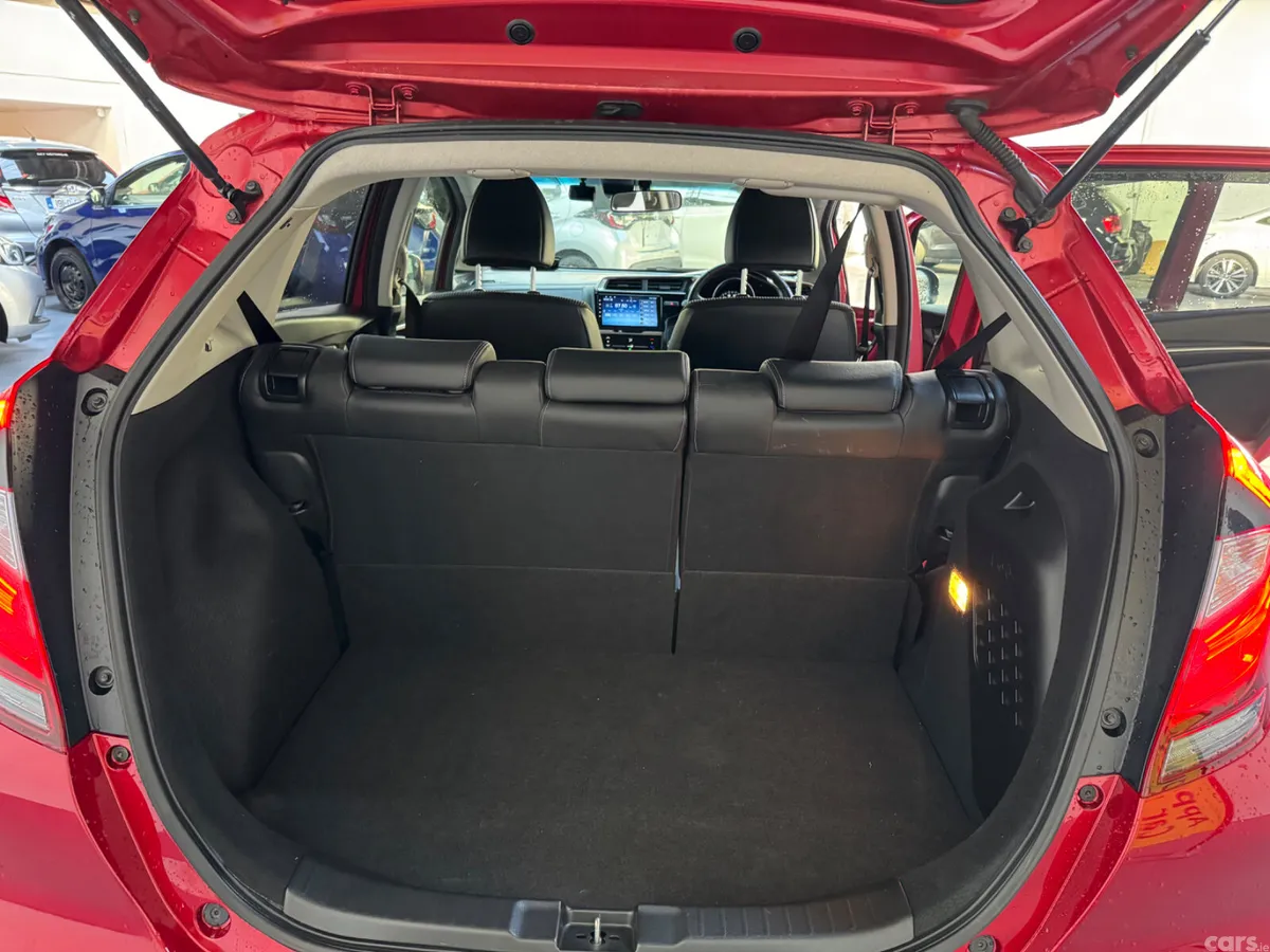 Honda Jazz Hatchback, Petrol Hybrid, 2017, Red