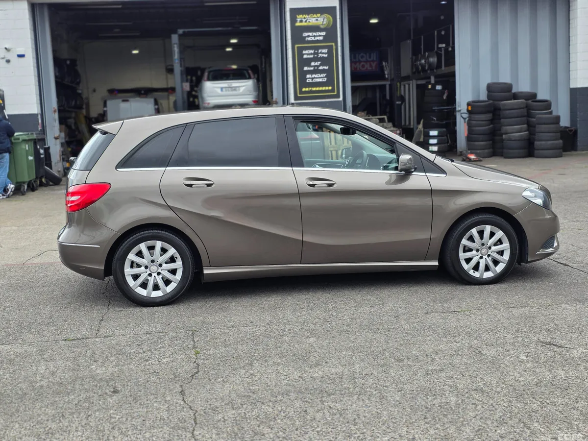 Mercedes-Benz B-Class MPV, Petrol, 2014, Brown