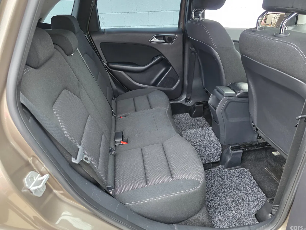Mercedes-Benz B-Class MPV, Petrol, 2014, Brown
