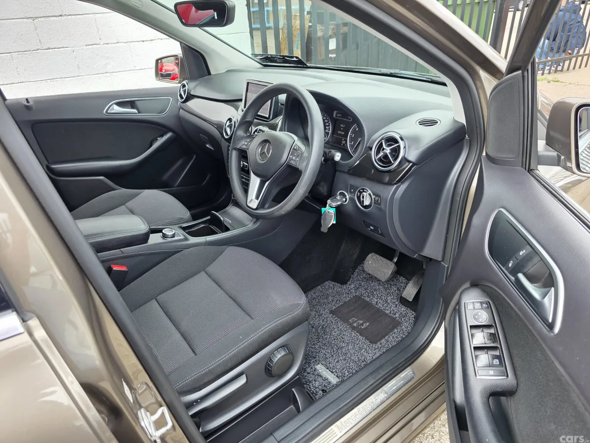 Mercedes-Benz B-Class MPV, Petrol, 2014, Brown