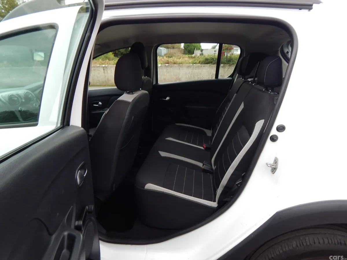 Dacia Sandero Stepway Hatchback, Diesel, 2017, White