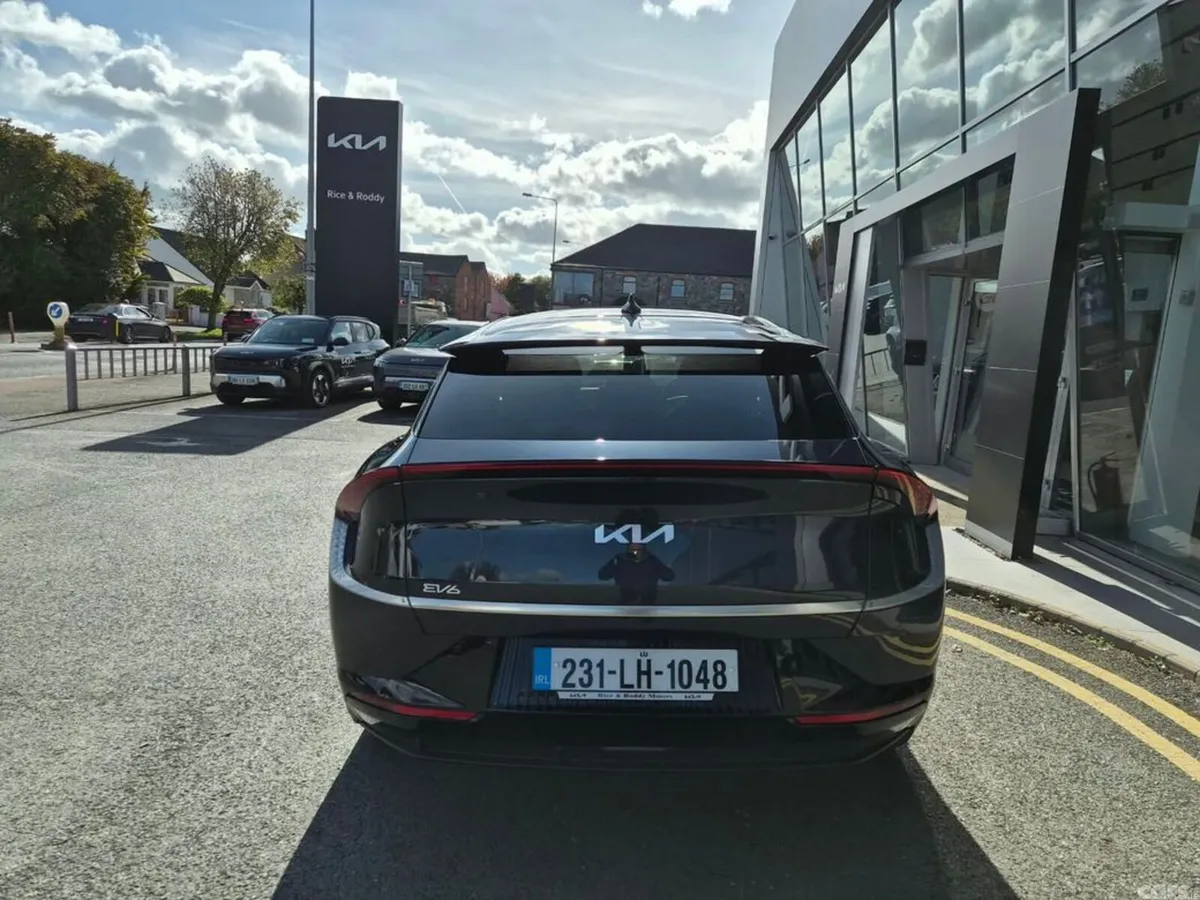 Kia EV6 MPV, Electric, 2023, Blue