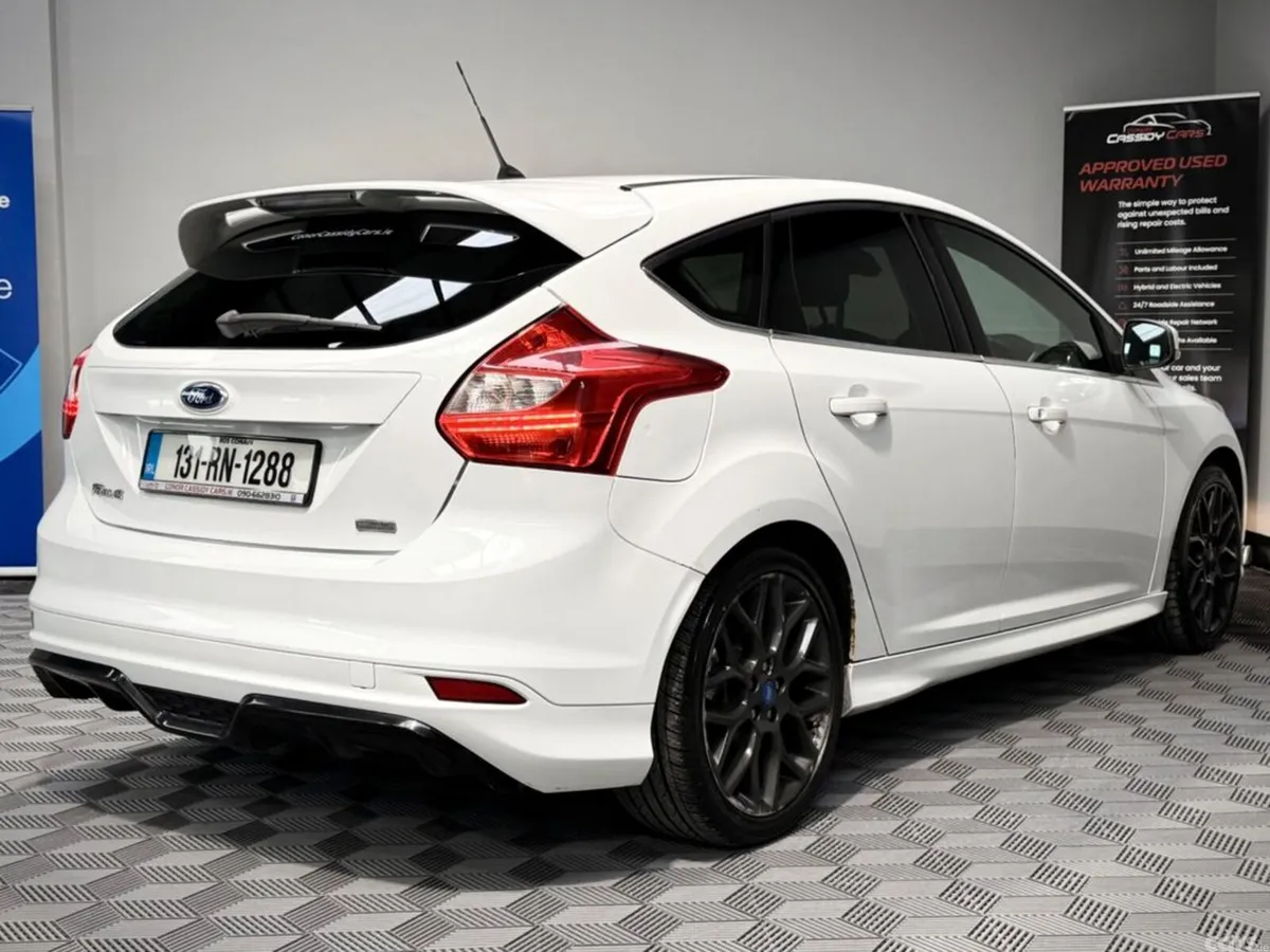 Ford Focus Hatchback, Petrol, 2013, White