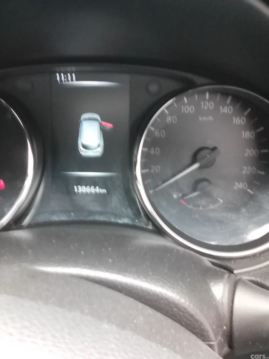 Nissan Qashqai Hatchback, Diesel, 2015, Red