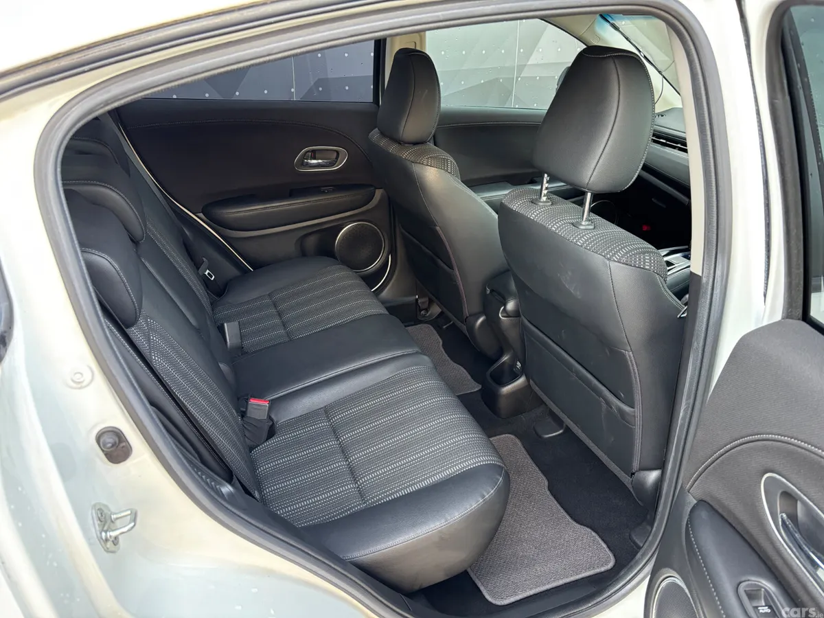 Honda Vezel Hatchback, Petrol Hybrid, 2018, White