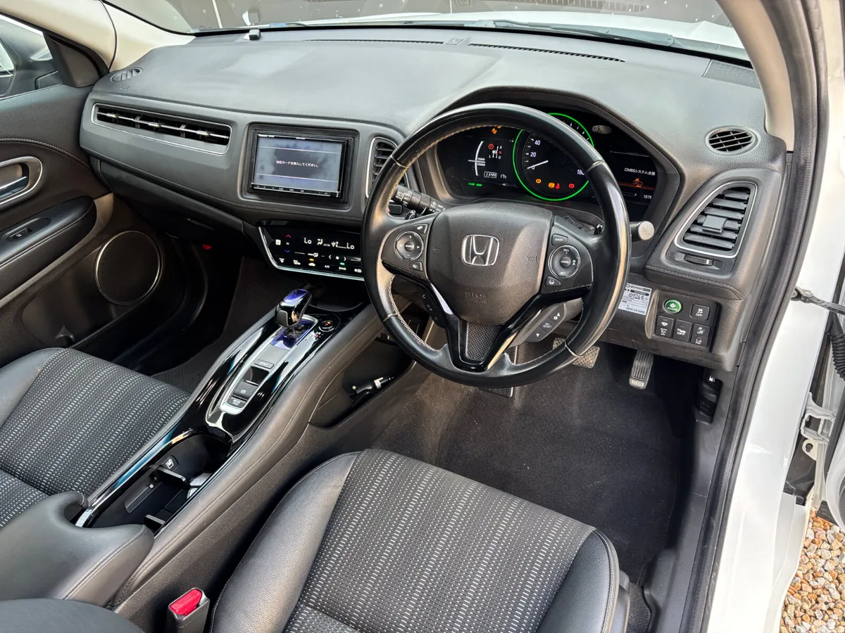 Honda Vezel Hatchback, Petrol Hybrid, 2018, White