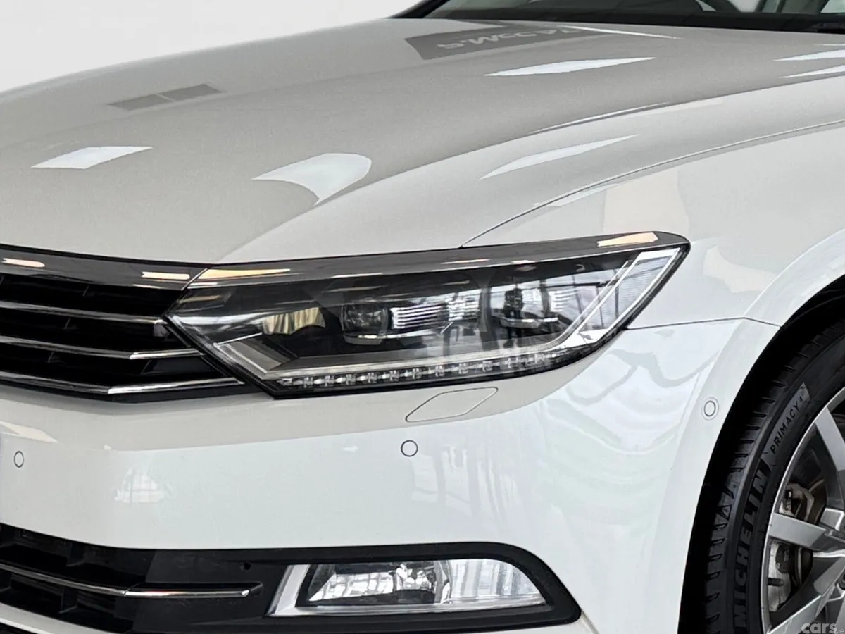Volkswagen Passat Saloon, Diesel, 2018, White