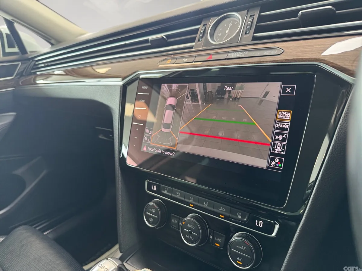 Volkswagen Passat Saloon, Diesel, 2018, White