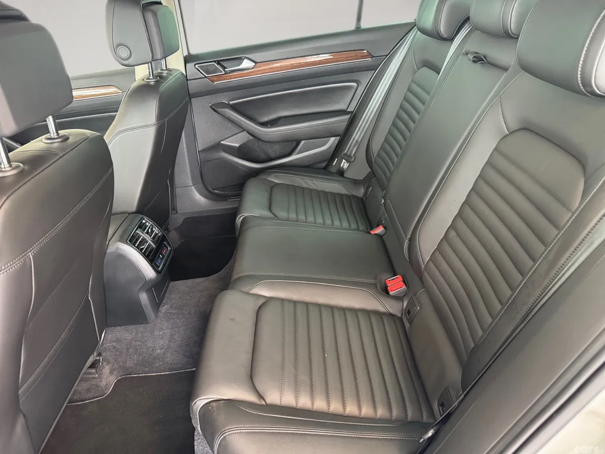 Volkswagen Passat Saloon, Diesel, 2018, White