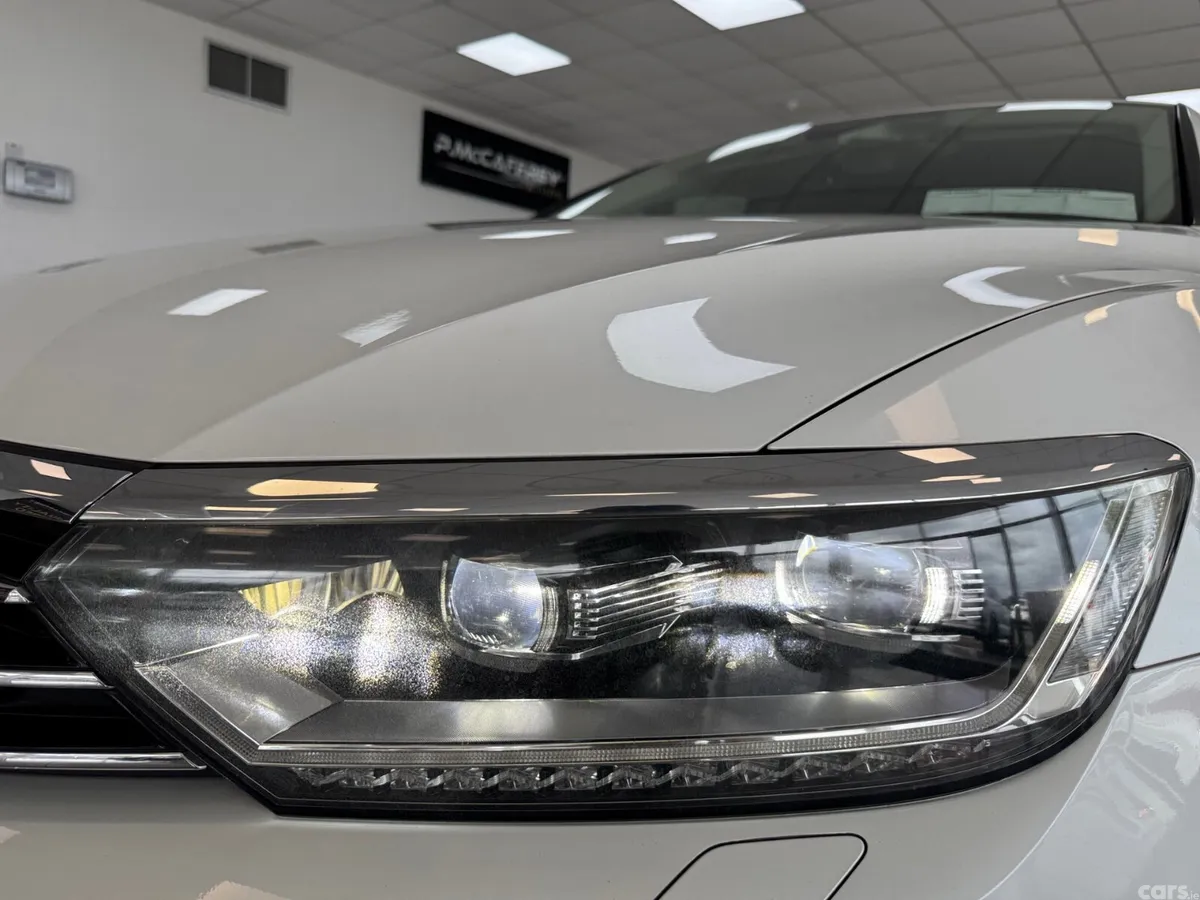 Volkswagen Passat Saloon, Diesel, 2018, White