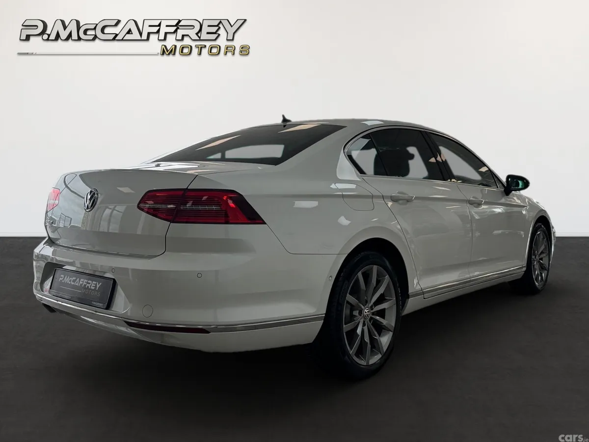Volkswagen Passat Saloon, Diesel, 2018, White