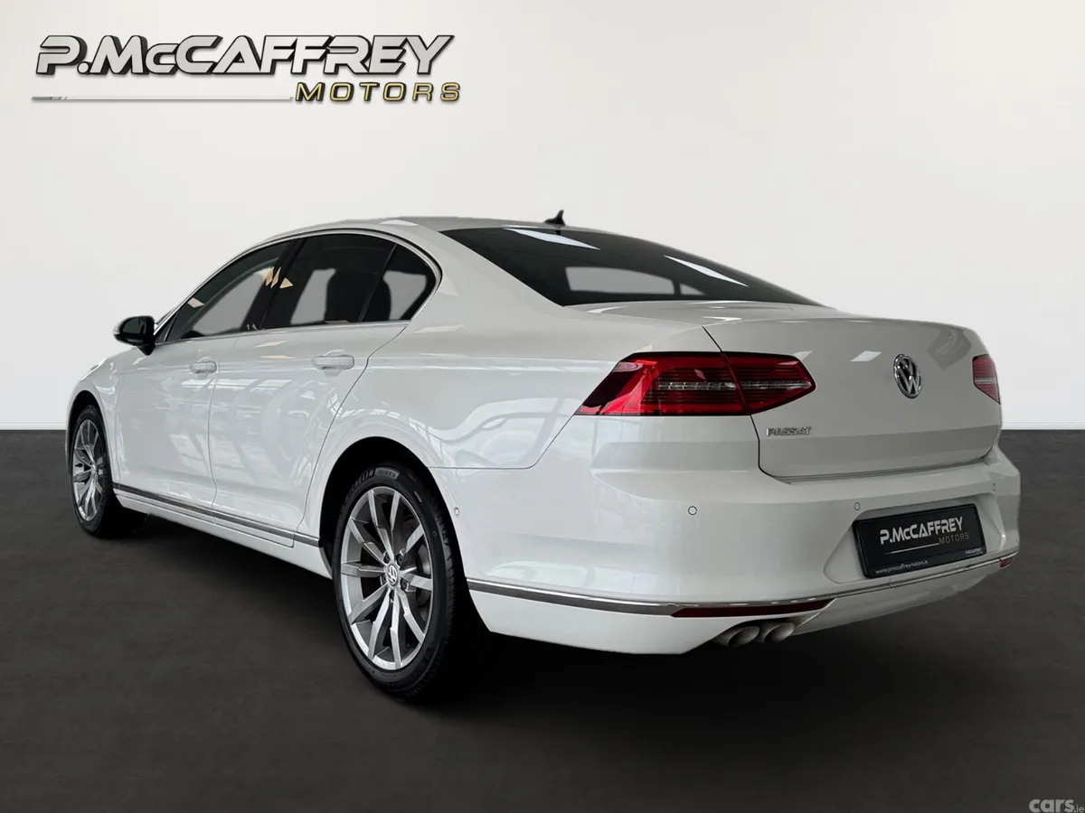 Volkswagen Passat Saloon, Diesel, 2018, White