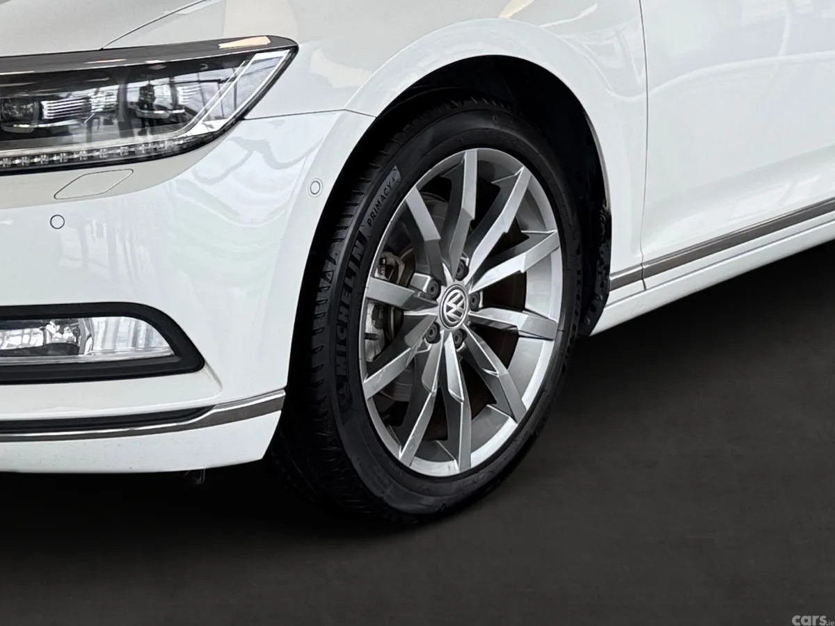 Volkswagen Passat Saloon, Diesel, 2018, White