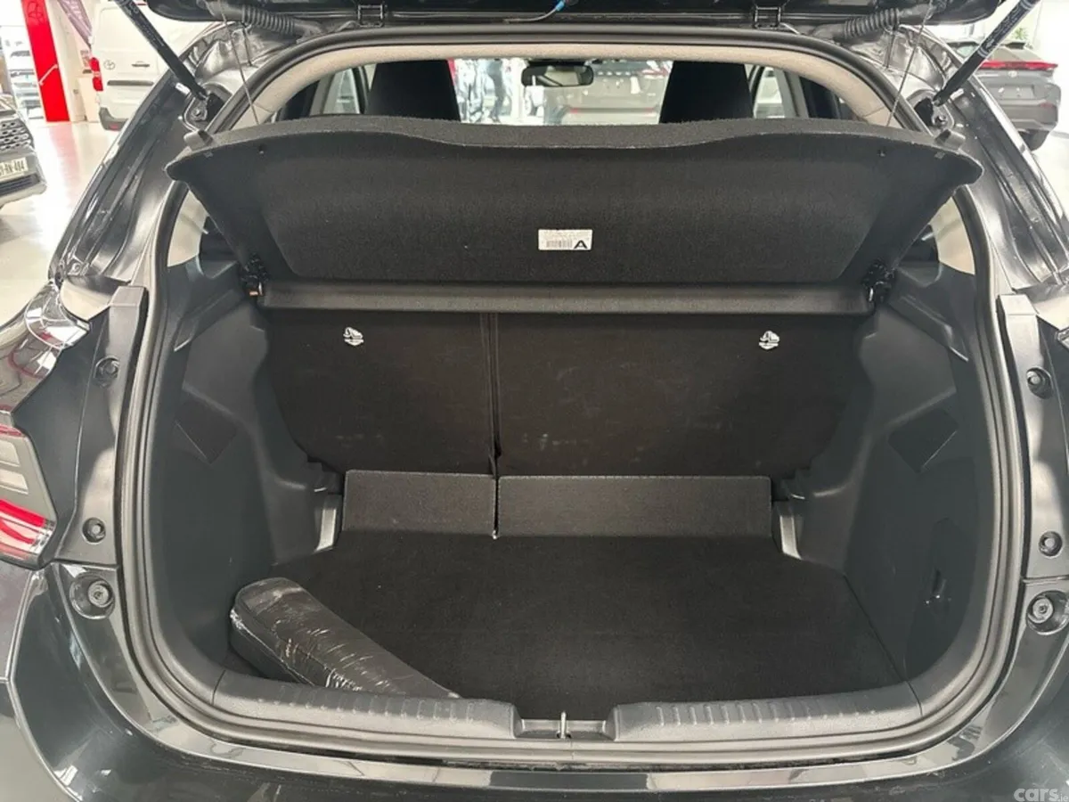 Toyota Yaris Hatchback, Petrol Hybrid, 2026, Black