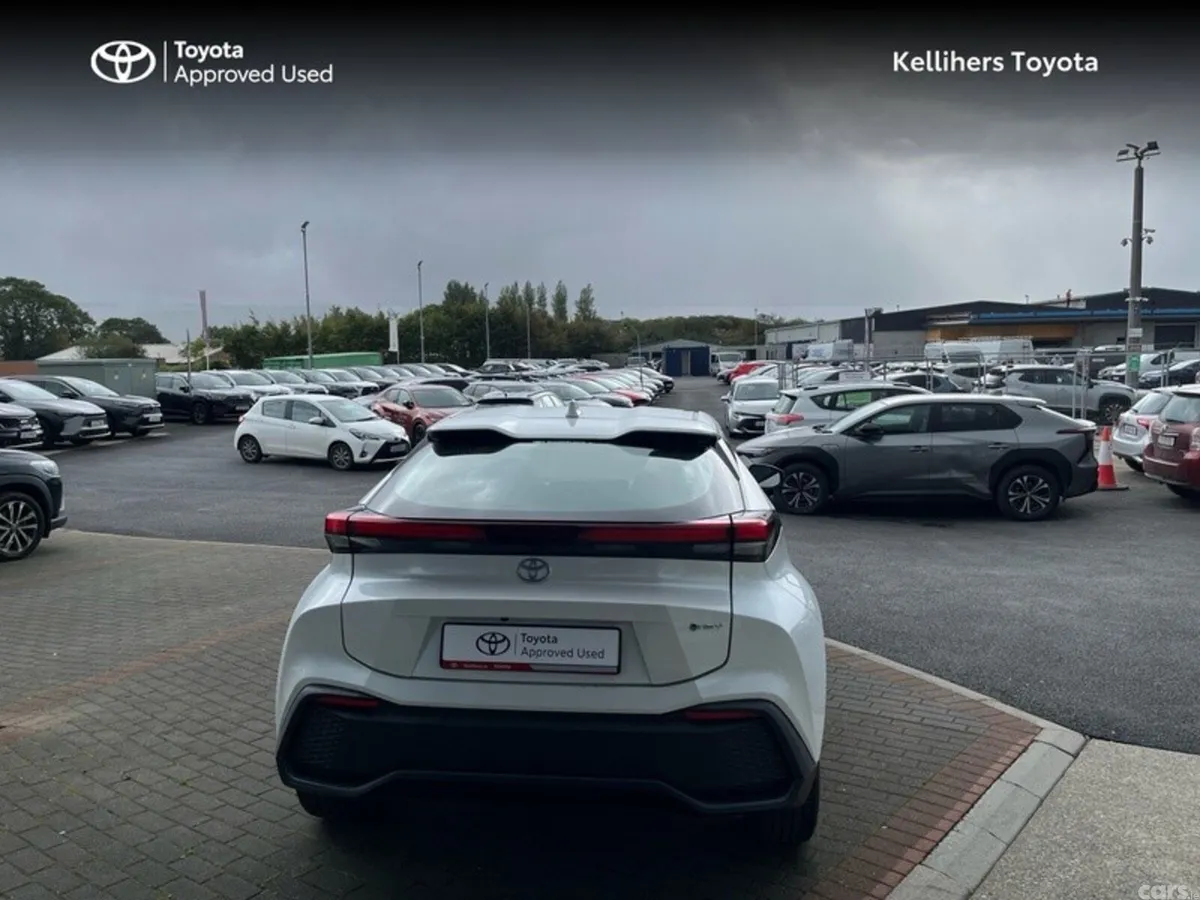 Toyota C-HR SUV, Petrol Hybrid, 2024, White