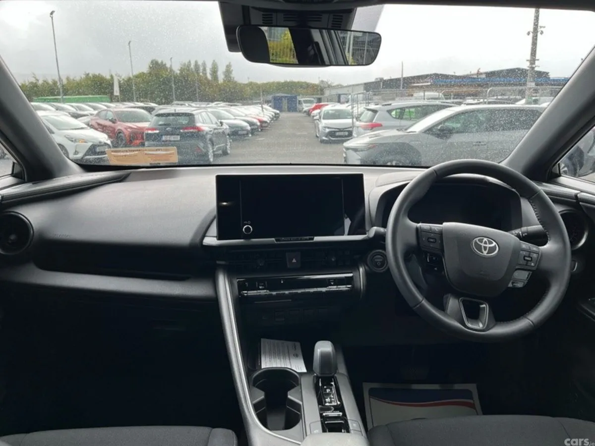 Toyota C-HR SUV, Petrol Hybrid, 2024, White