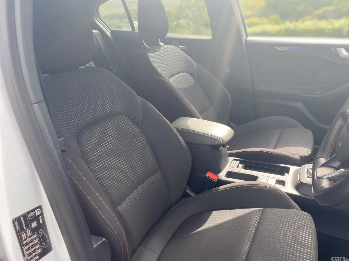 Ford Focus Hatchback, Diesel, 2019, White