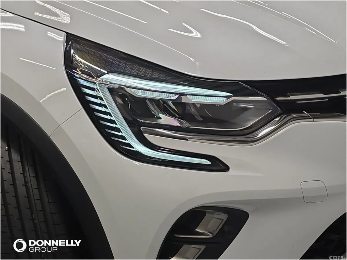 Renault Captur Hatchback, Petrol Hybrid, 2023, White