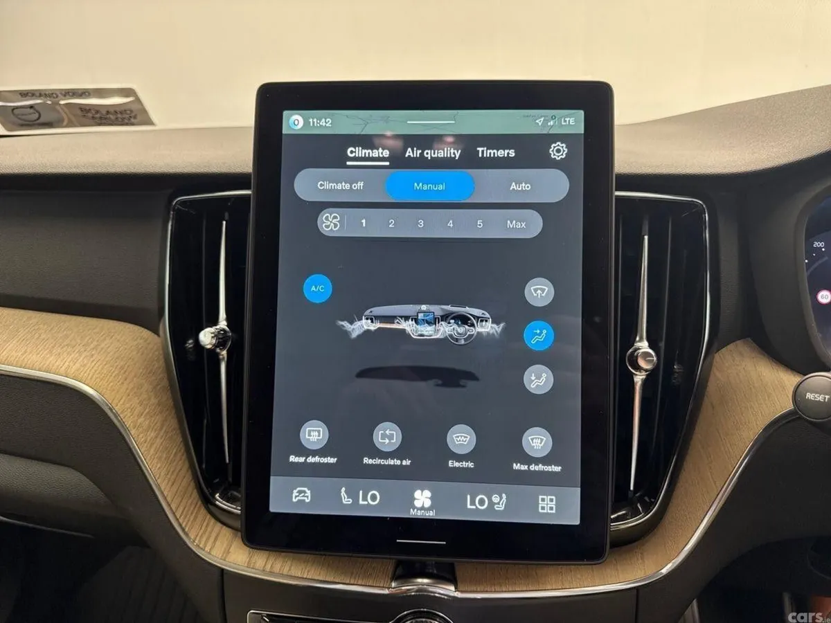 Volvo XC60 SUV, Petrol Plug-in Hybrid, 2025, Red