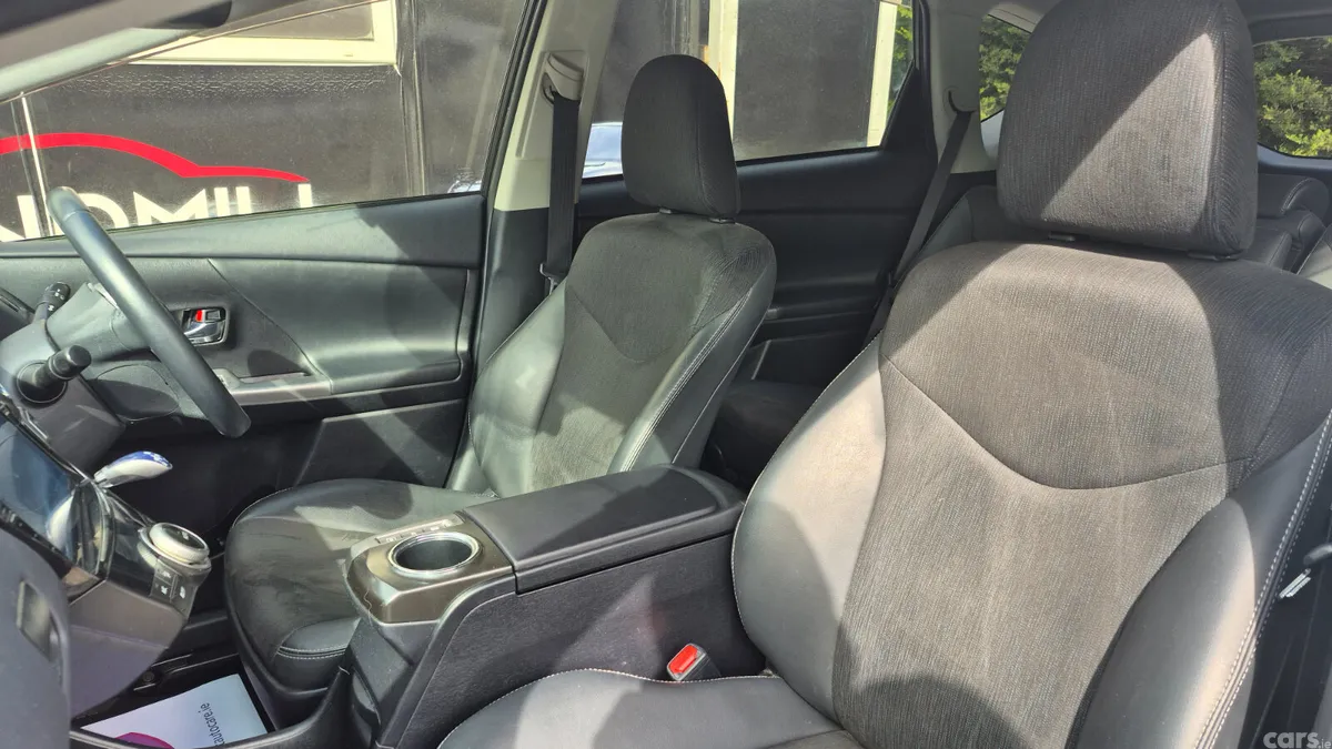 Toyota Prius Saloon, Petrol Hybrid, 2019, White