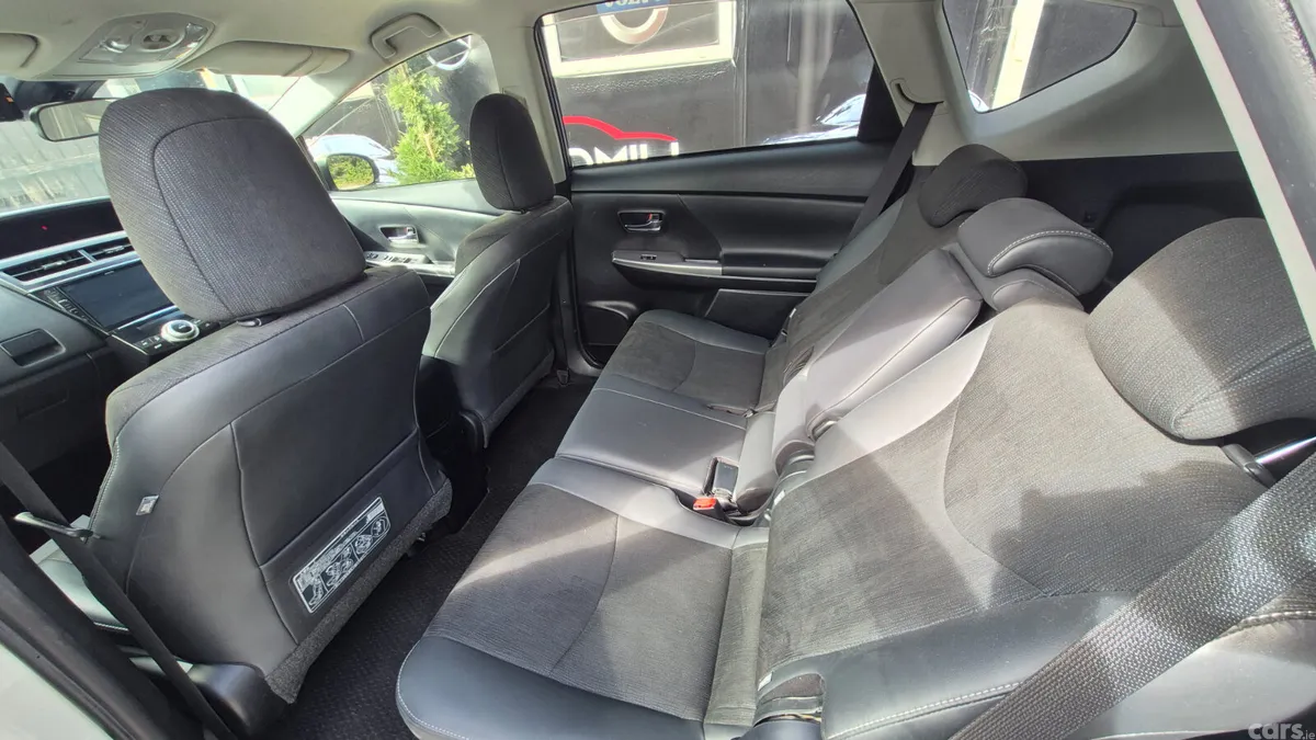 Toyota Prius Saloon, Petrol Hybrid, 2019, White