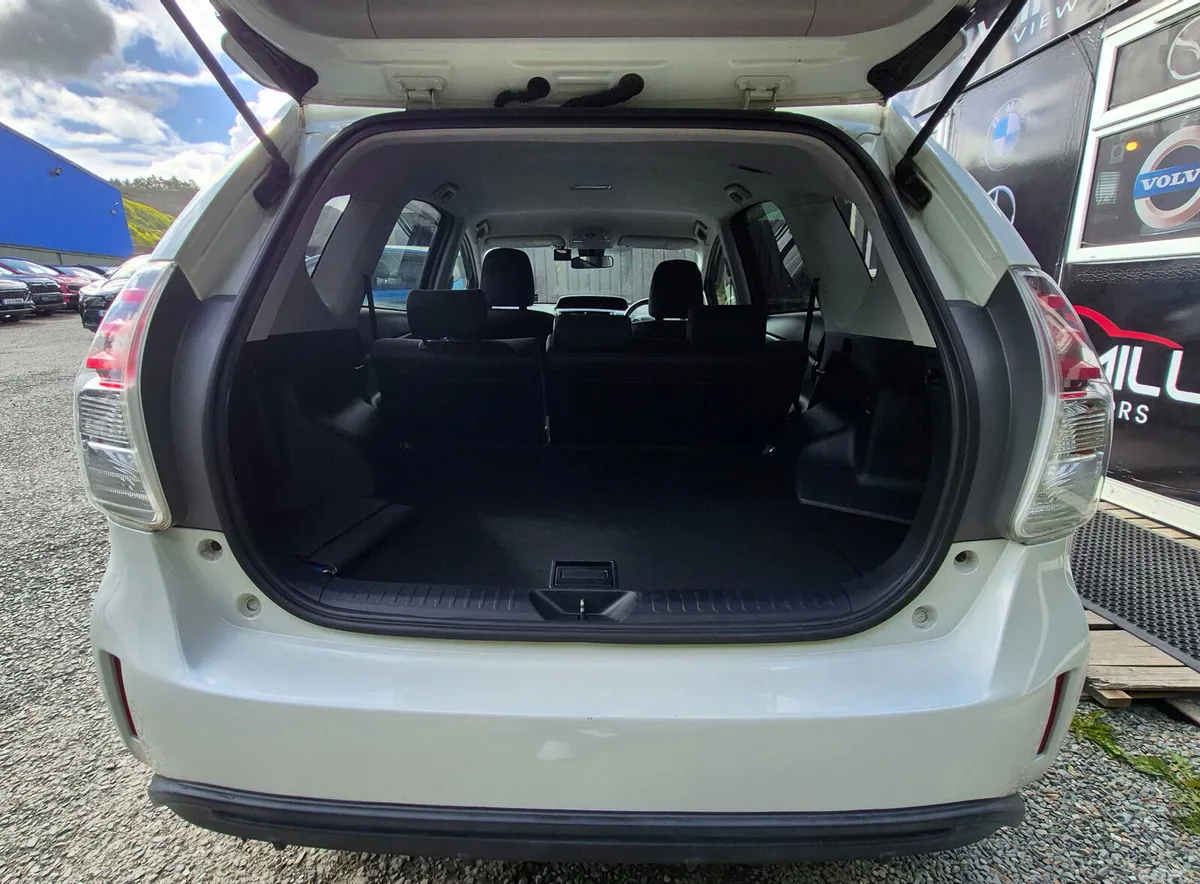 Toyota Prius Saloon, Petrol Hybrid, 2019, White