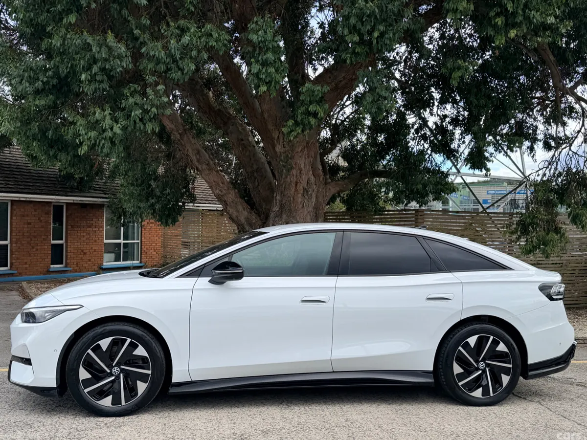 Volkswagen ID.7 Hatchback, Electric, 2024, White