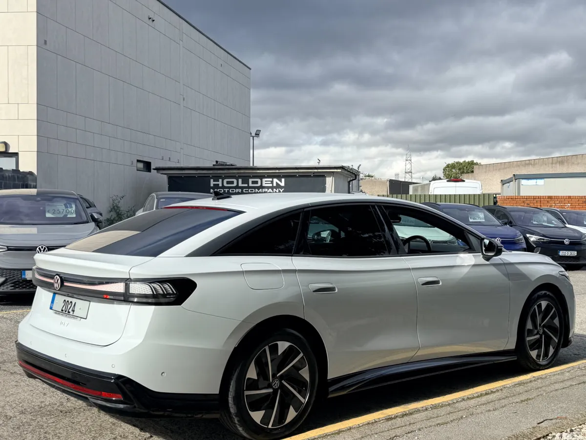 Volkswagen ID.7 Hatchback, Electric, 2024, White