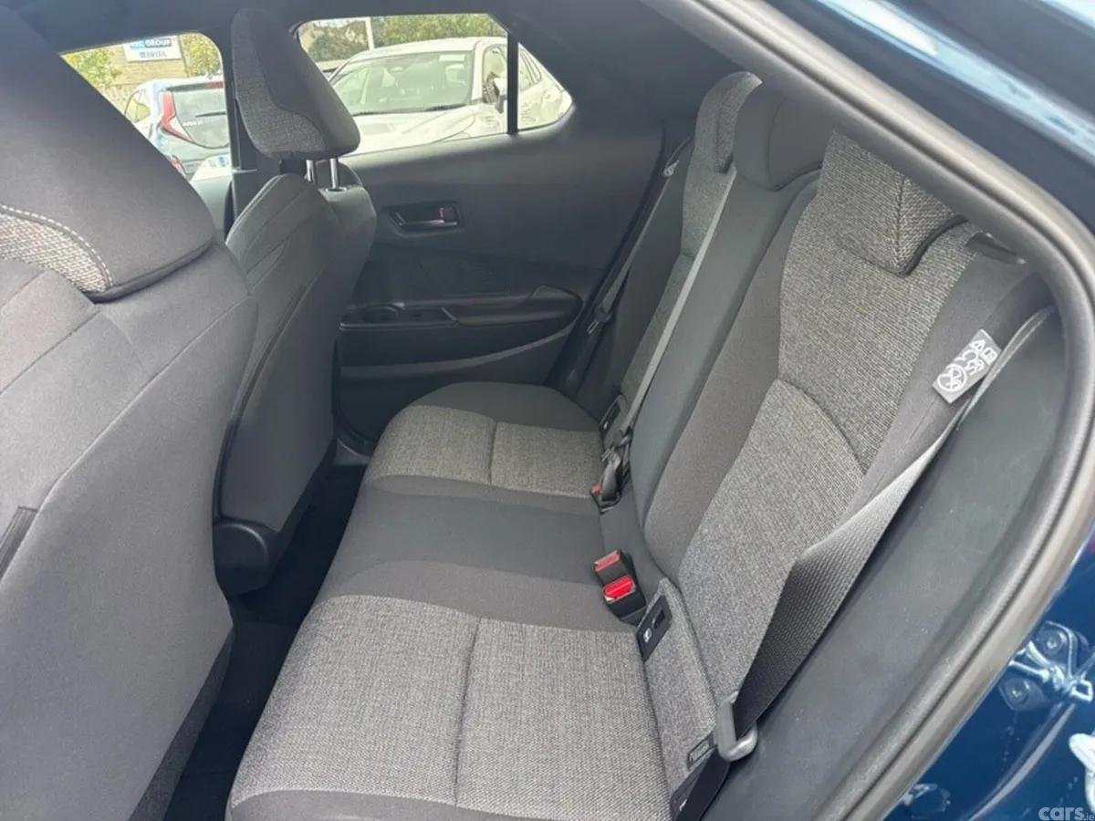 Toyota C-HR SUV, Petrol Hybrid, 2026, Blue