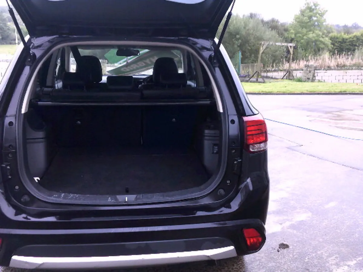 Mitsubishi Outlander SUV, Petrol Plug-in Hybrid, 2018, Black