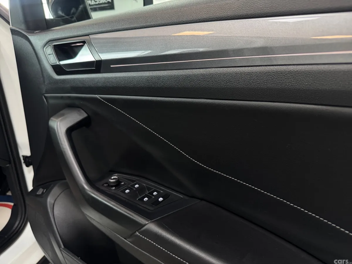 Volkswagen T-Roc SUV, Diesel, 2023, White