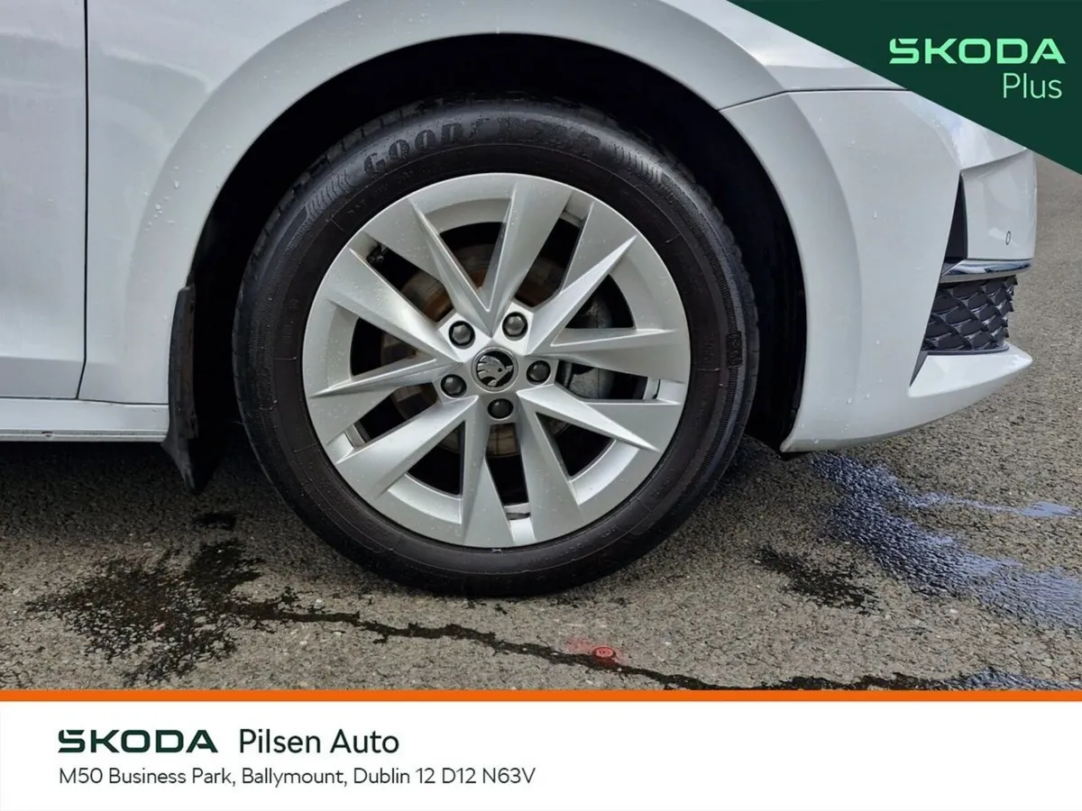Skoda Octavia Saloon, Diesel, 2024, White