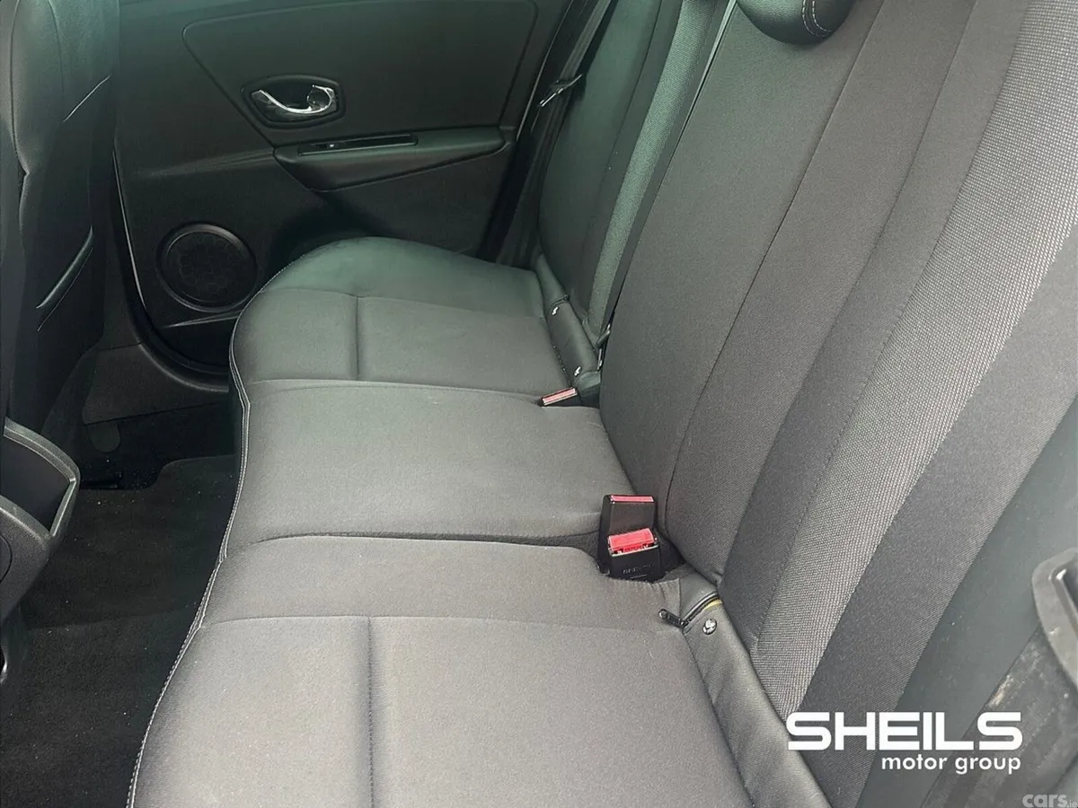 Renault Megane Hatchback, Petrol, 2016, White
