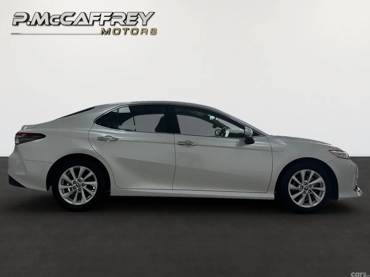 Toyota Camry Saloon, Petrol Hybrid, 2021, White