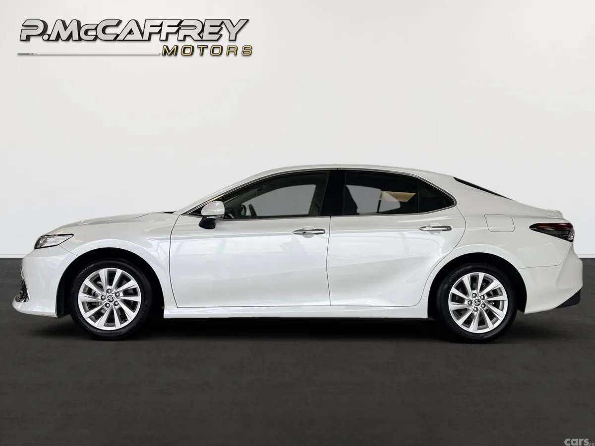 Toyota Camry Saloon, Petrol Hybrid, 2021, White
