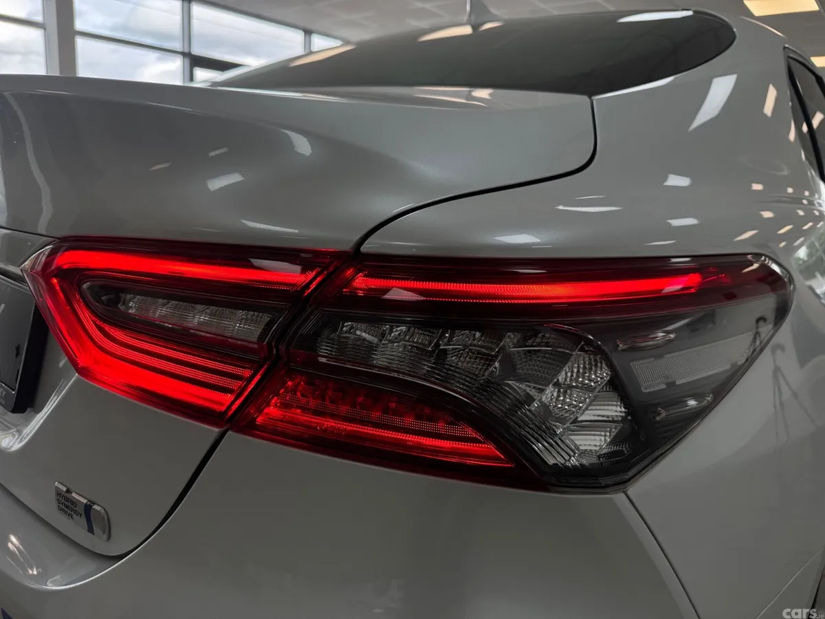 Toyota Camry Saloon, Petrol Hybrid, 2021, White