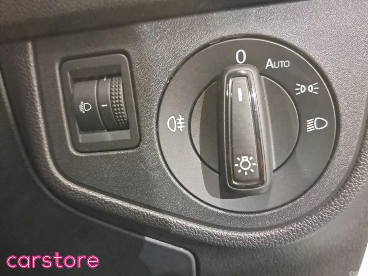 Volkswagen Polo Hatchback, Petrol, 2018, White