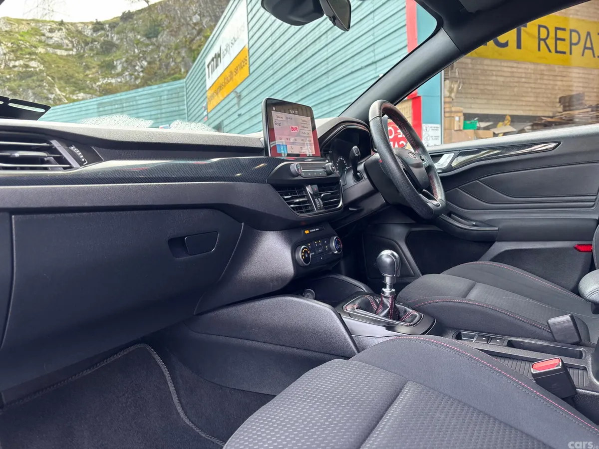 Ford Focus Hatchback, Diesel, 2020, Grey