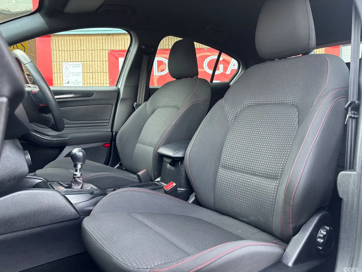 Ford Focus Hatchback, Diesel, 2020, Grey