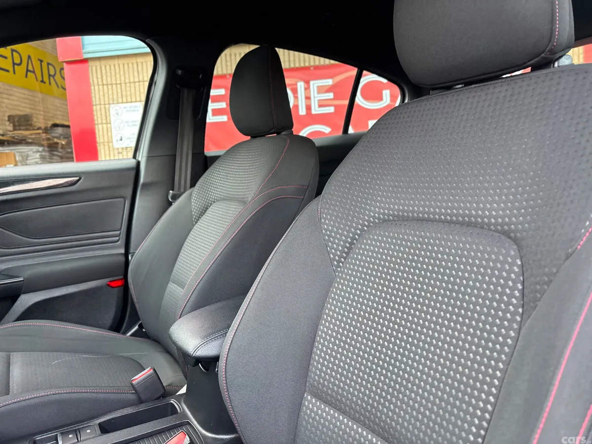 Ford Focus Hatchback, Diesel, 2020, Grey