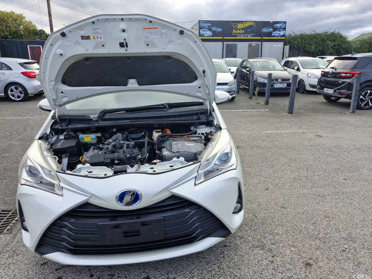 Toyota Vitz Hatchback, Petrol Hybrid, 2017, White