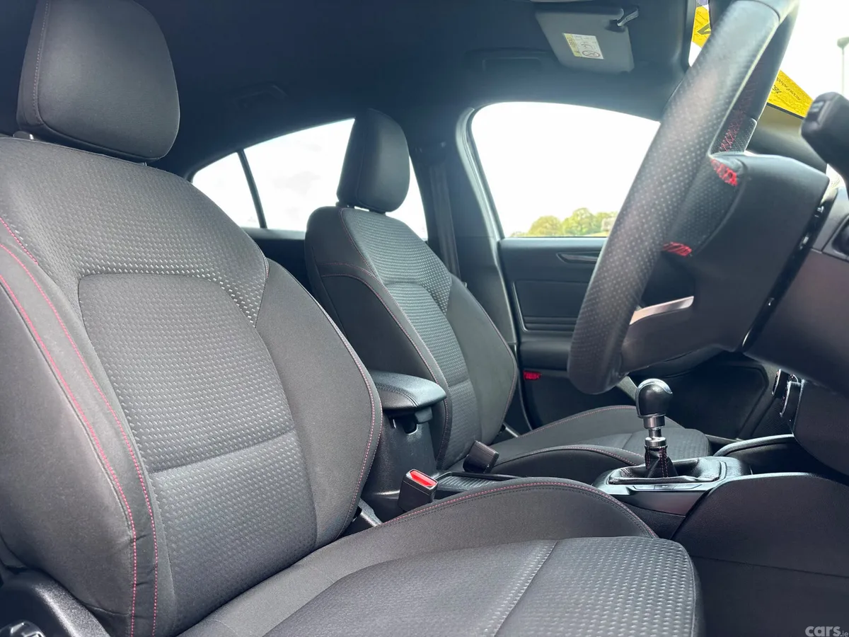 Ford Focus Hatchback, Diesel, 2020, Grey
