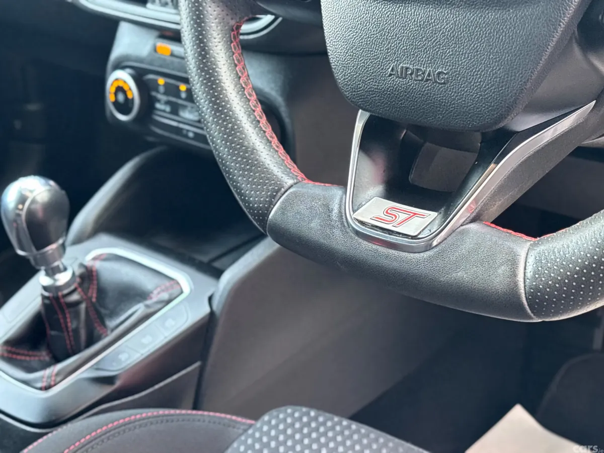 Ford Focus Hatchback, Diesel, 2020, Grey