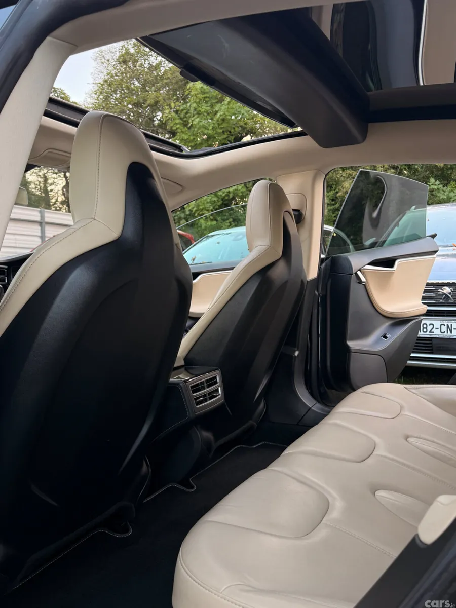 Tesla Model S Hatchback, Electric, 2015, Blue
