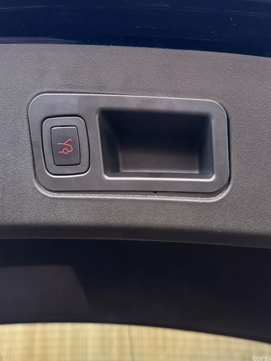 Tesla Model S Hatchback, Electric, 2015, Blue