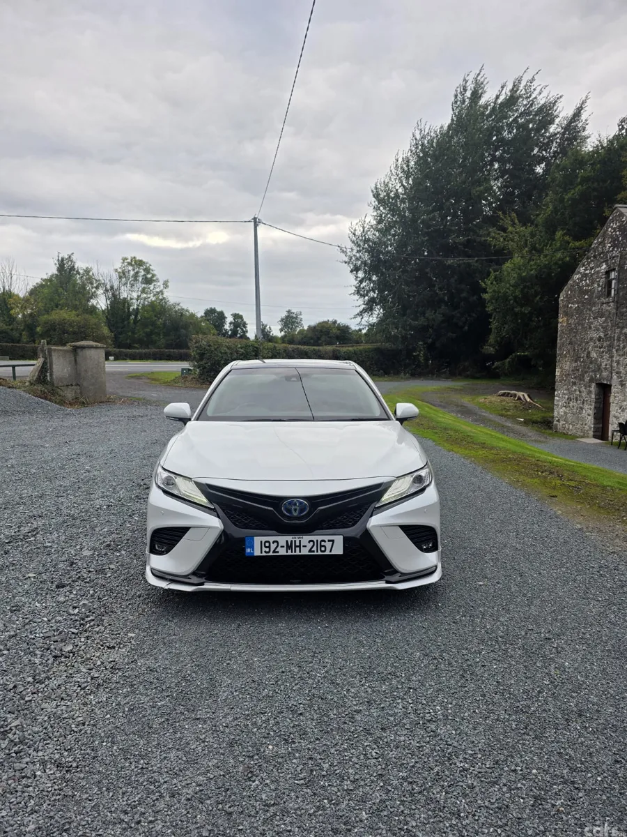 Toyota Camry Saloon, Petrol Hybrid, 2019, White