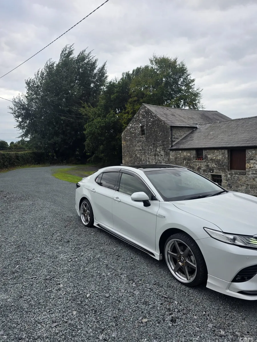 Toyota Camry Saloon, Petrol Hybrid, 2019, White
